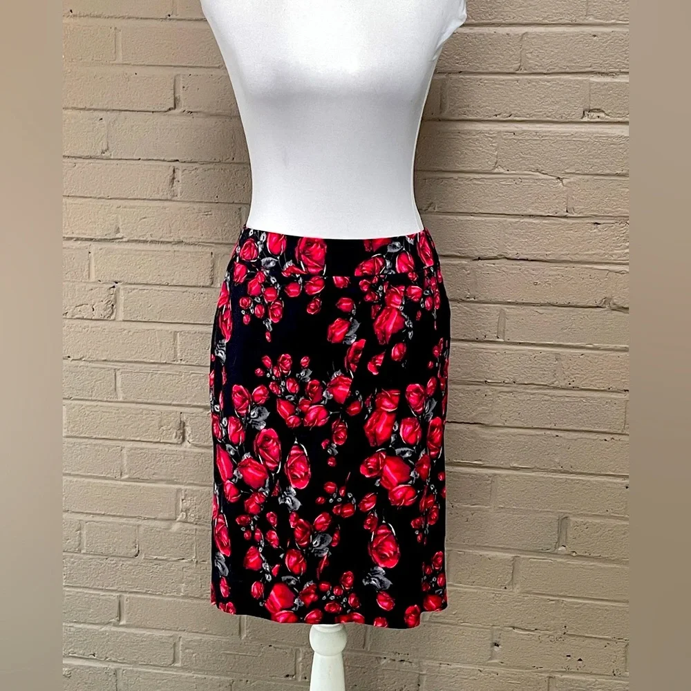WHBM  black red rose print skirt  4